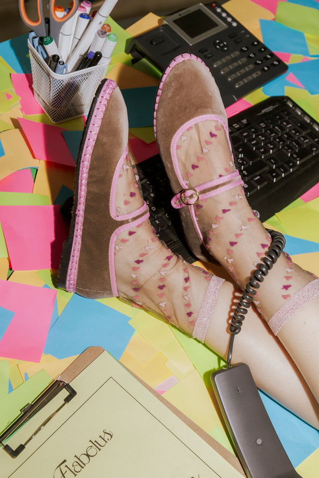 FLABELUS | BALTHASAR Velvet Pumps | Brown with Pink Trim