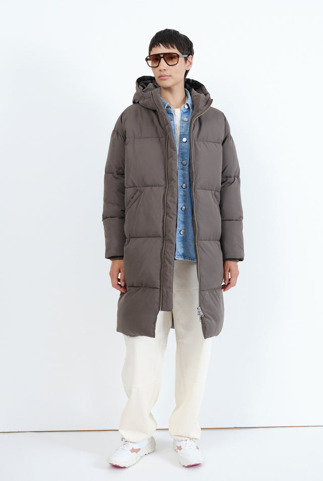 Embassy of Bricks and Logs | Elphin Puffer Coat | Black Olive