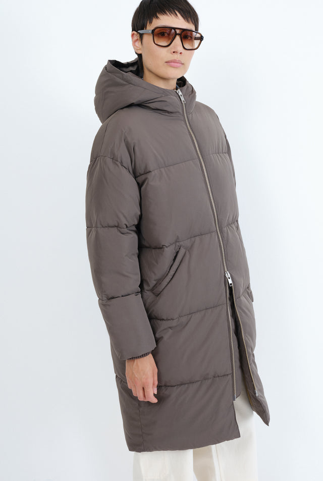Embassy of Bricks and Logs | Elphin Puffer Coat | Black Olive