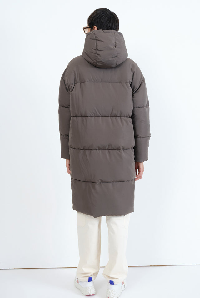 Embassy of Bricks and Logs | Elphin Puffer Coat | Black Olive