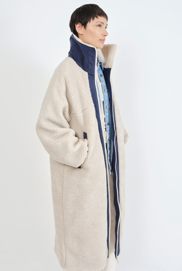 Embassy of Bricks and Logs | LILLE SHERPA COAT