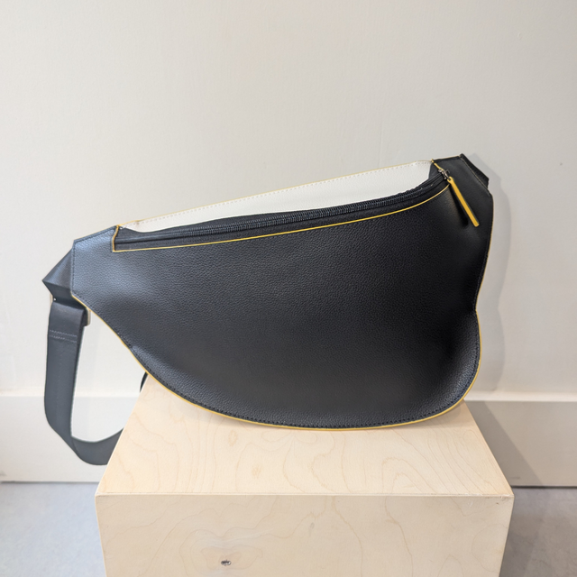 HOFU Moondance Vegan Crossbody Bag | Black