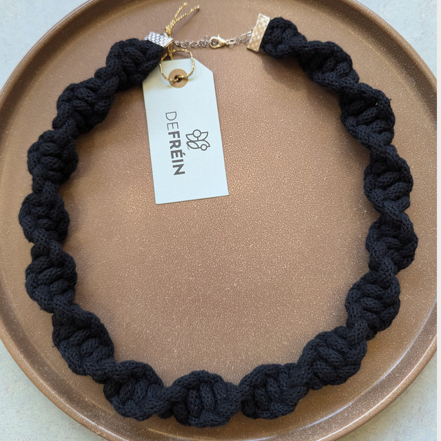 DeFrein | LUA Black necklace