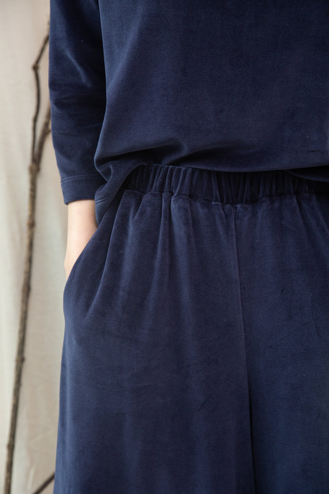 Beaumont Organic | ODETTE Velour Trouser | Navy