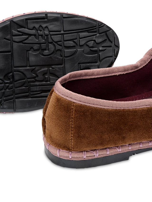 FLABELUS | BALTHASAR Velvet Pumps | Brown with Pink Trim