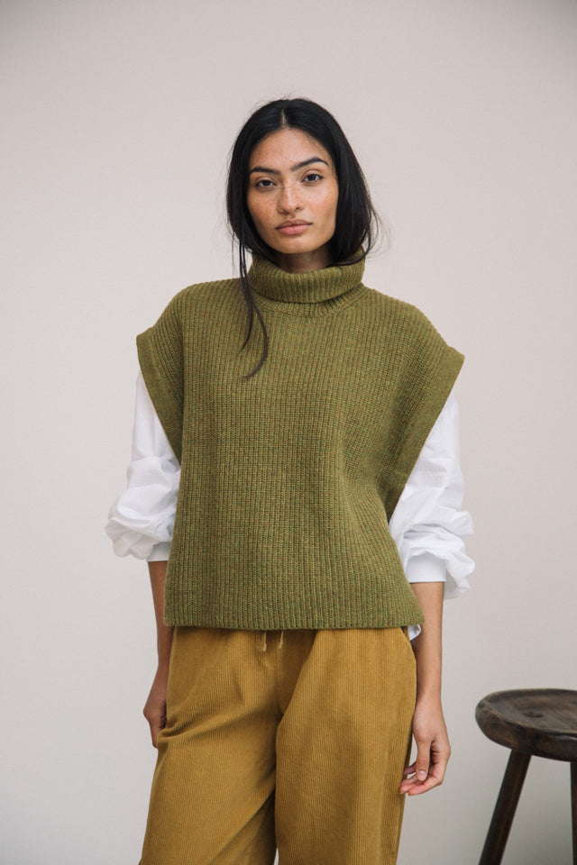 Beaumont Organic | Kanon Recycled Wool Knitted Vest | Olive